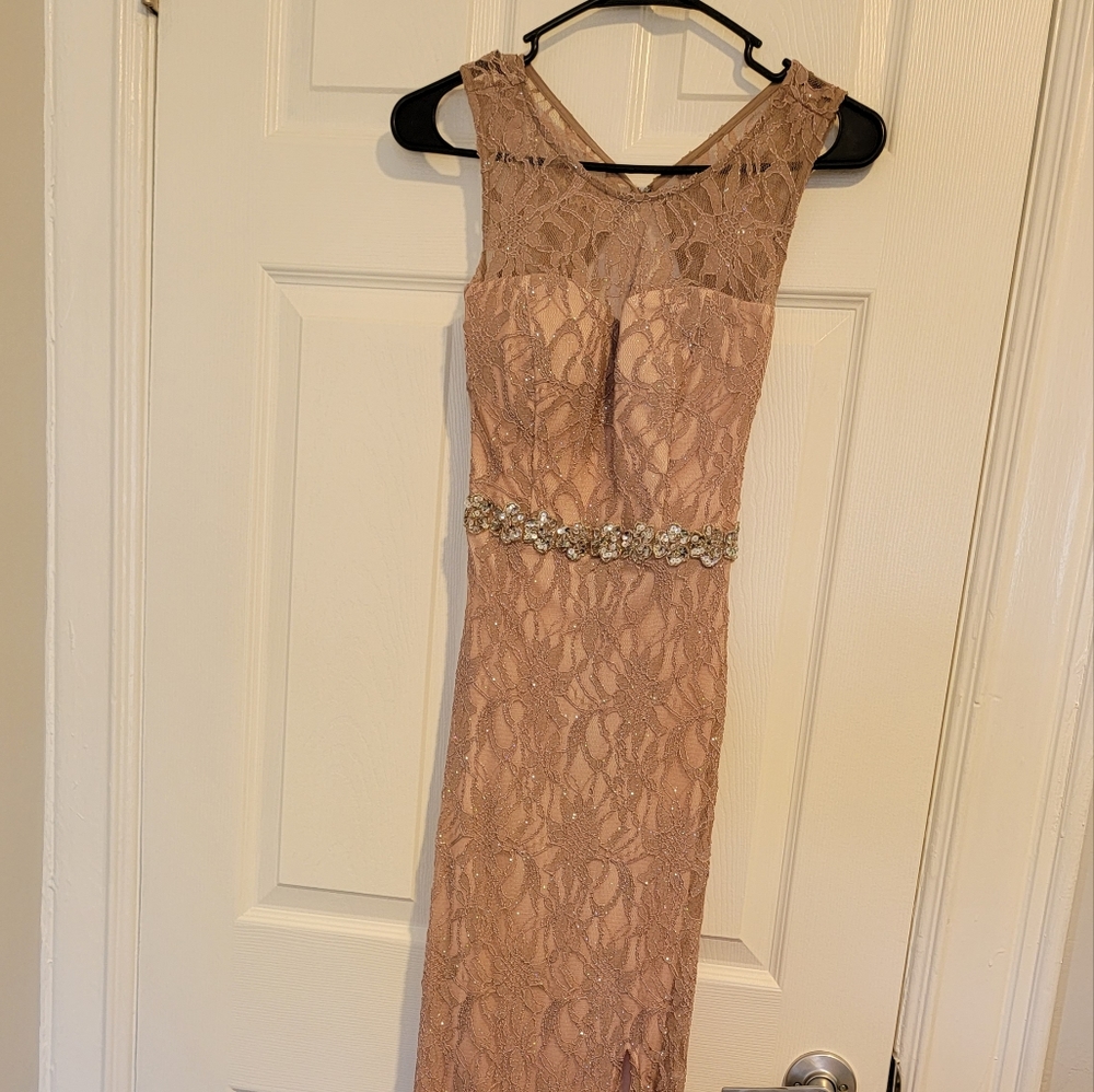City studio taupe lace size 1 dress